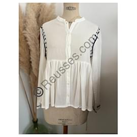 Blusa Berenice Blanca con Detalles Bordados en Marino