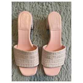 Givenchy Mules aus zartrosa Leder – Größe 39,5 – 4G-Logo & 4,5 cm Absatz