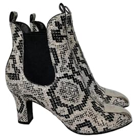 Botines Louis Vuitton de cuero exótico negro y blanco