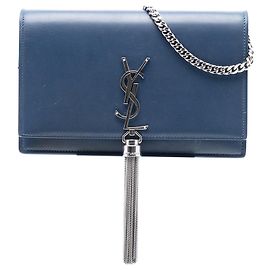 Portafoglio a catena Monogram Kate in pelle di vitello liscia blu di Saint Laurent con frange