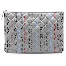 Clutch Chanel grigia media in pelle di agnello trapuntata Data Center O
