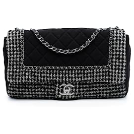 Chanel Negro Jumbo CC de Jersey Acolchado y Cadena de Tweed