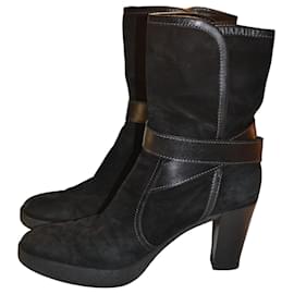 Stivaletti Tod's in scamosciato nero