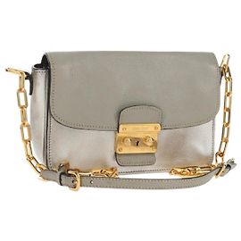 Bolso de Hombro de Cuero Miu Miu con Cadena Oro Plata Auth 159240V
