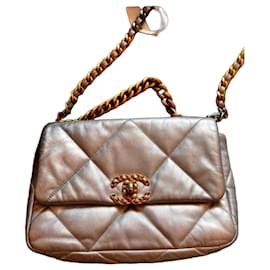 Borsa a mano Chanel 19 in pelle d'agnello argentata