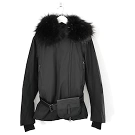 Giacca trapuntata Prada Linea Rossa con bordo in pelliccia sintetica e pochette