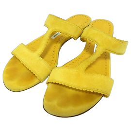 Sandali piatti in suede Altus di Manolo Blahnik
