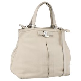 Borsa a mano Vala in pelle 2 in 1 bianca argento di Salvatore Ferragamo Auth 160697