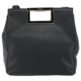 Bolsa de Ombro Gancini em Couro Salvatore Ferragamo
