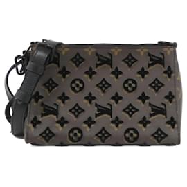 Borsa a spalla triangolare Monogram Tuftage Louis Vuitton