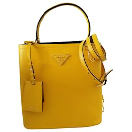 Borsa Prada in pelle Saffiano gialla