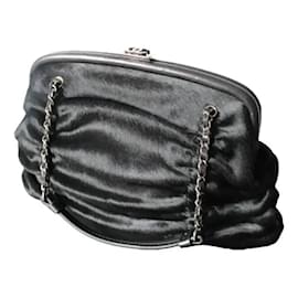 Bolso de cuero y pelo de potro negro de Chanel
