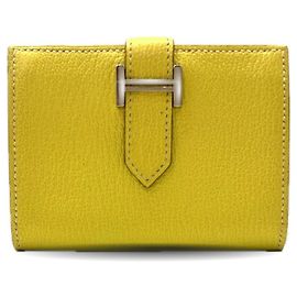 Tarjetero Bearn de Hermès en cuero de cabra amarillo