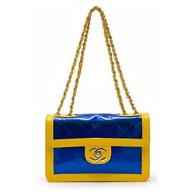 Sac à rabat en PVC vinyle laqué jaune et bleu de la collection Barbie ultra rare 1995 de Chanel