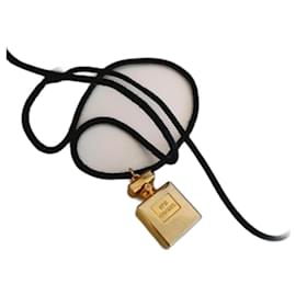 Collana Chanel N5 placcata oro con pendente a flacone
