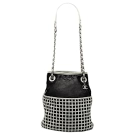 Chanel Schwarze CC Netz- und Kalbsleder-Eimer Tasche