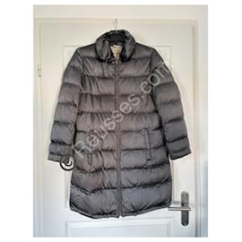 Manteau long matelassé doudoune Prada très bon état + capuche + ceinture + fourrure gris taille 44