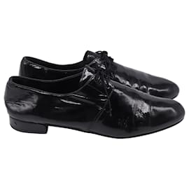 Prada Schnürslipper aus schwarzem Lackleder