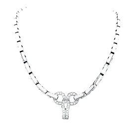 Collana Cartier 'Agrafe' in oro bianco e diamanti.