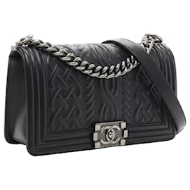 Chanel 13A Parigi Edimburgo Borsa Boy Flap in Pelle di Agnello Nera Antica Media con Nodo Celtico Embossato