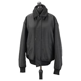 Chaqueta acolchada negra Acne Studios con cuello de piel sintética