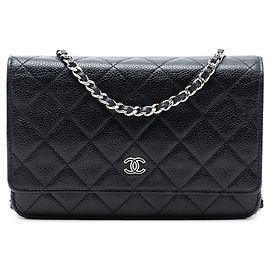 Chanel – Portafoglio con catena CC in pelle Caviar trapuntata nera