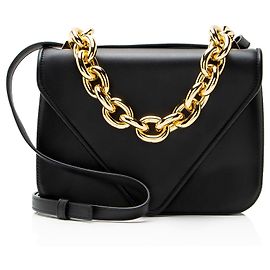 Borsa a spalla piccola in pelle liscia Mount Envelope con catena di Bottega Veneta