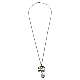 Collana con perle Chanel CC in metallo con perle