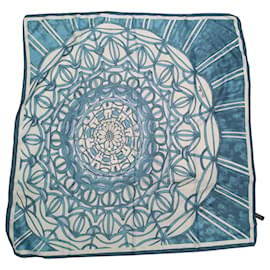 Sciarpa in seta blu e bianca con motivo mandala di Loro Piana