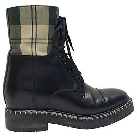 Chloé Stivali da combattimento con stampa a quadri Chloe x Barbour in pelle nera