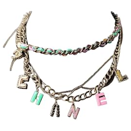 Collar de letras 'CHANEL' de múltiples hilos - Chanel