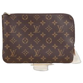 Louis Vuitton Étrier Voyage PM Clutch