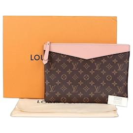 Louis Vuitton Pochette Daily