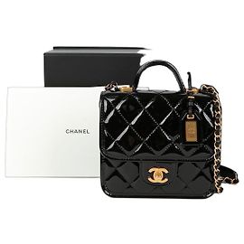 Chanel Schultertasche mit Klappe und Obergriff