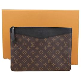 Louis Vuitton Pochette Daily