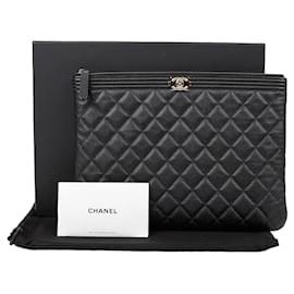 Chanel Clutch Medio in Pelle Caviar Boy