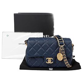 Chanel Borsa a tracolla incrociata in pelle di caviale con catena Soul
