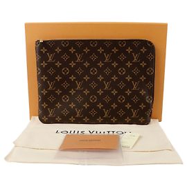 Louis Vuitton Clutch Etui Voyage MM