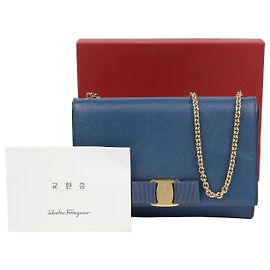 Salvatore Ferragamo Borsa a tracolla incrociata Genie Barrel Bow