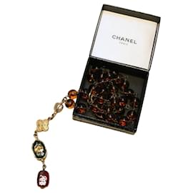Collana in metallo Chanel con perle di vetro della maison Gripoix