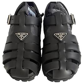 Sandali gladiatori Prada Soft Cage in gomma nera