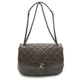 Bolso de Hombro Matelassé Chanel Gris Caqui