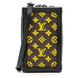 Borsa Trunk Vertical Soft in Tela Monogram Tuffetage di Louis Vuitton