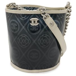 Borsa a spalla in pelle vinilica Camelia di Chanel