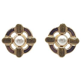 Orecchini a pressione in oro placcato con smalto croce maltese e perle finte Chanel