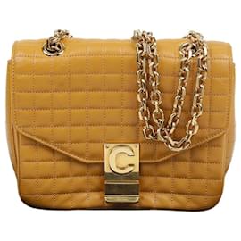 Céline Borsa a spalla piccola con catena