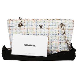 Chanel Mini Schultertasche aus Tweed mit Kette