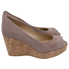 Stuart Weitzman Anna Décolleté Wedge Peep-Toe in Camoscio Marrone