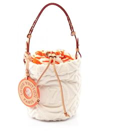 Louis Vuitton LV Vacation Bucket Schultertasche am Pool