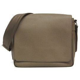 Bolsa de Ombro Masculina Louis Vuitton Taiga Roman PM M32700
